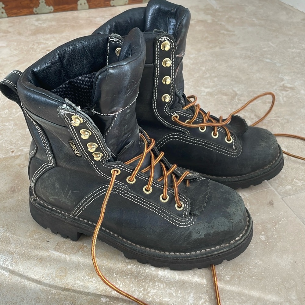 Woman’s combat boots. Steal toed.